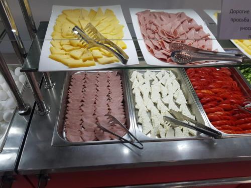 Comida no hotel ou em algum lugar perto