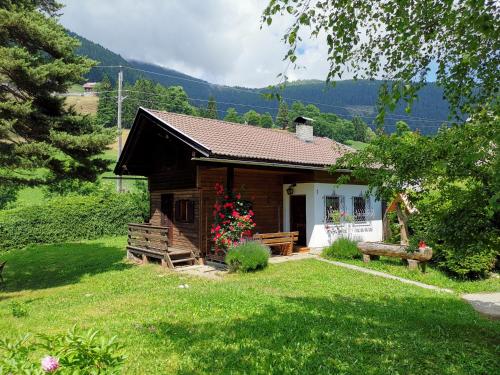a small house in a field with a yard at Waldheimat in Fresach