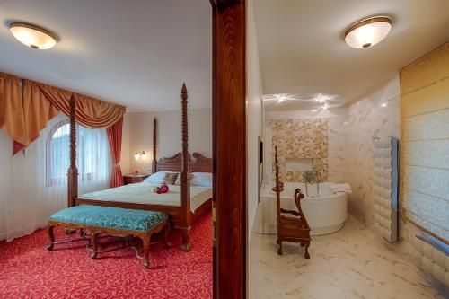 Koupelna v ubytování Hotel Zlatý Orel