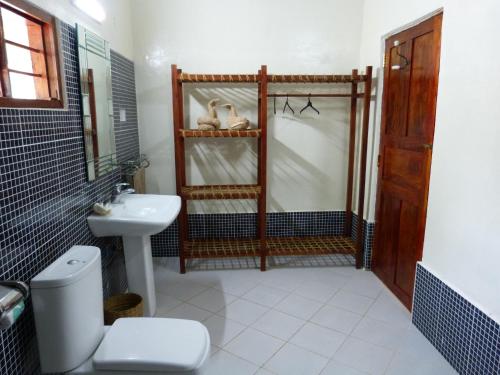 Ванная комната в Makuti Beach Bungalows