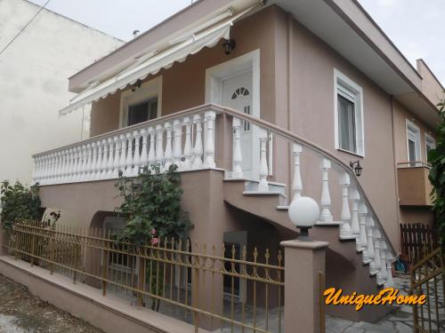 Gallery image of Unique Home in Néa Péramos