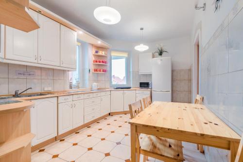 Köök või kööginurk majutusasutuses Pokoje Goscinne Oliwia & Laura II