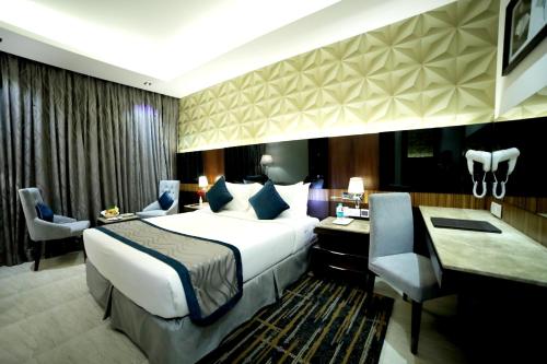 Säng eller sängar i ett rum på Rg Royal Hotel