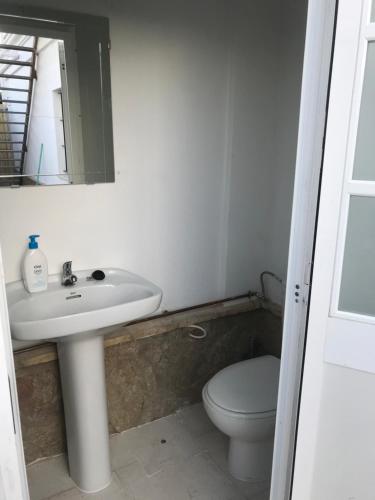 Phòng tắm tại Casa con Piscina en Sanlucar de Barrameda