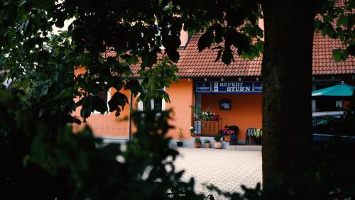 an orange building with plants in front of it at Pension Rupertstubn in Ingolstadt