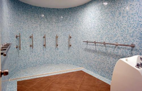 A bathroom at Adrina Termal Health & SPA Hotel