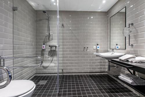 Bilik mandi di Quality Airport Hotel Gardermoen