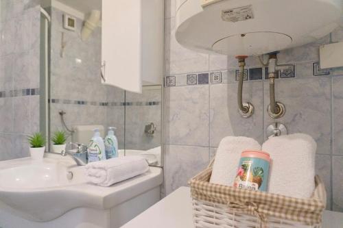 Ένα μπάνιο στο Nina