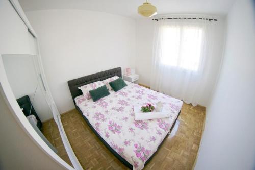 Ένα ή περισσότερα κρεβάτια σε δωμάτιο στο Nina