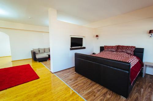 Una cama o camas en una habitación de Hotel Kristal Palas