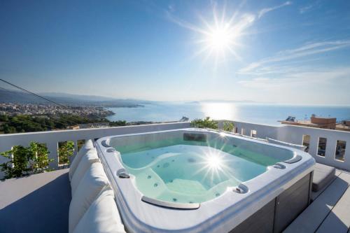 Rooftop Jacuzzi Apartment