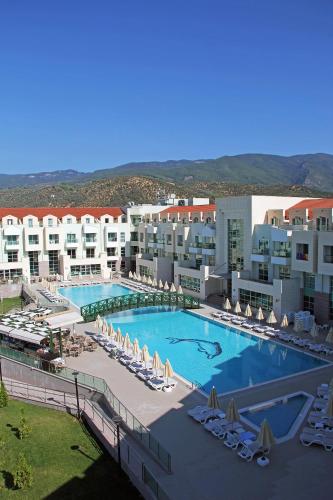 Bazén v ubytování Adrina Termal Health & SPA Hotel nebo v jeho okolí