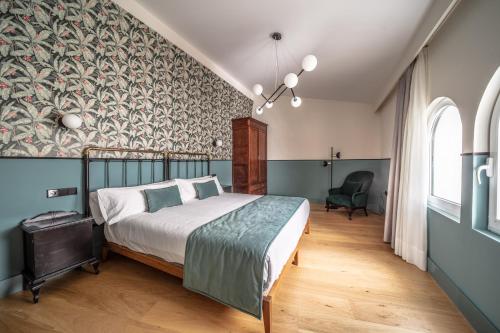 מיטה או מיטות בחדר ב-Apartamentos Habitavit en Cáceres
