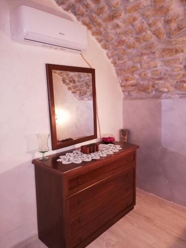 a mirror on top of a dresser in a room at Antica Dimora del Drengot in Acerenza