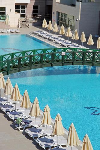 Bazén v ubytování Adrina Termal Health & SPA Hotel nebo v jeho okolí