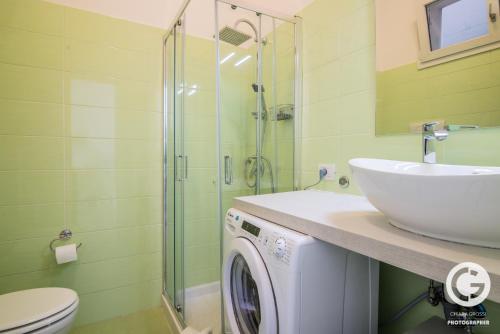 a bathroom with a washing machine and a sink at YPApartments FIERA in Padova