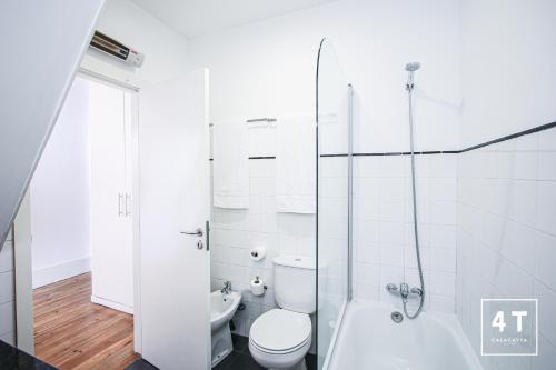 Ett badrum på Calacatta Housing