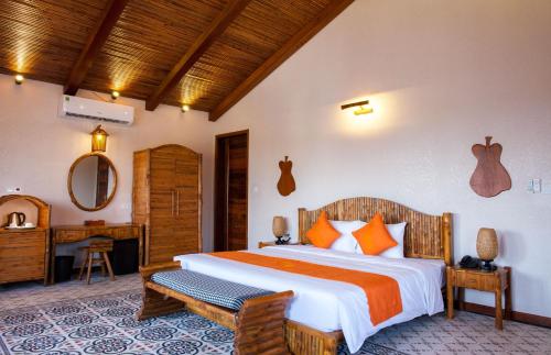 Postel nebo postele na pokoji v ubytování Can Tho Ecolodge