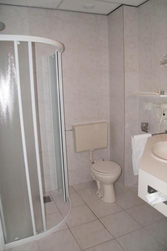 
Een badkamer bij Brinkhotel
