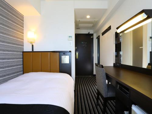 
a hotel room with a large bed and a large mirror at APA Hotel Shibuya Dogenzakaue in Tokyo
