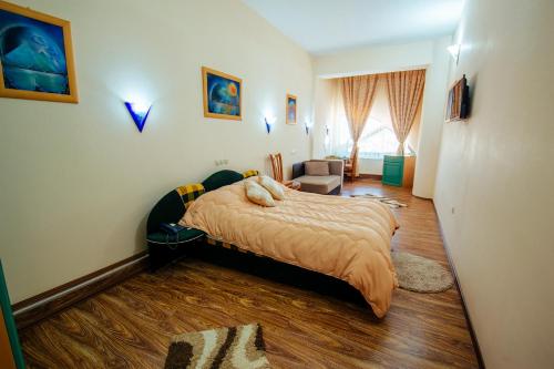 Una cama o camas en una habitación de Hotel Kristal Palas