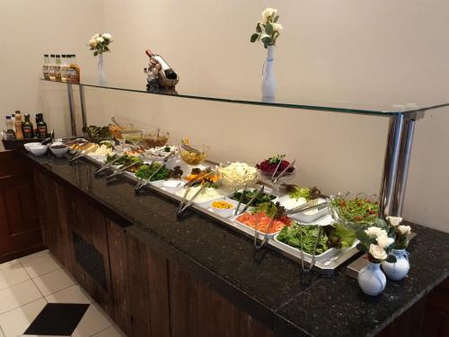Makanan di atau berdekatan hotel