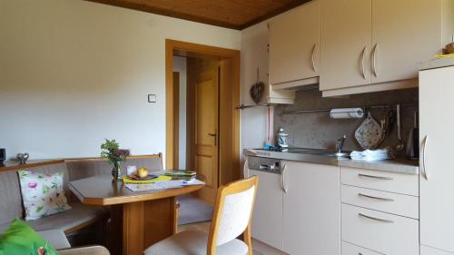 Kuchyň nebo kuchyňský kout v ubytování Gästehaus Pehab