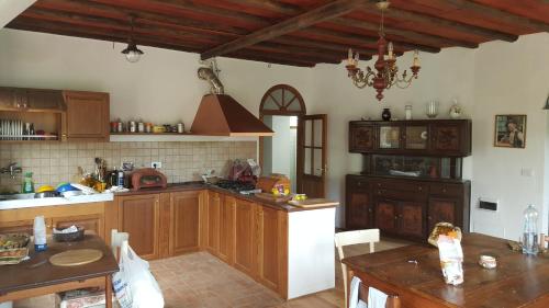 Kuchyň nebo kuchyňský kout v ubytování Rural House Rondini