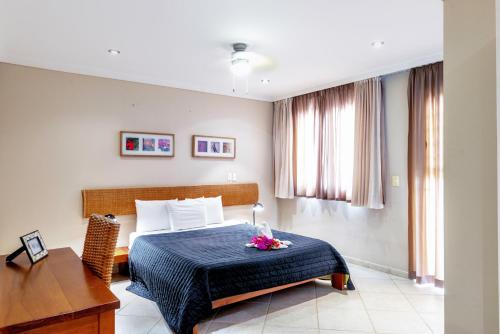 Un pat sau paturi într-o cameră la Seaview Wahoo at Den Laman