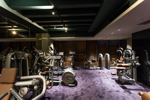 Das Fitnesscenter und/oder die Fitnesseinrichtungen in der Unterkunft Ambasador Hotel