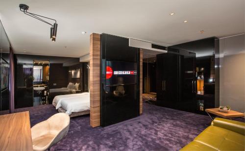 Ein Bett oder Betten in einem Zimmer der Unterkunft Ambasador Hotel