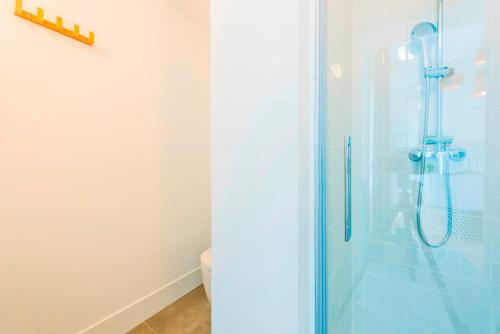 A bathroom at Be Mate Gran Vía Suites