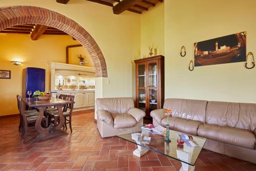 a living room with a couch and a table at La Coppa in Asciano