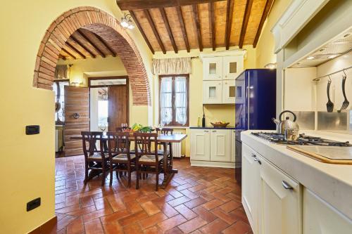 a kitchen with a table and chairs in it at La Coppa in Asciano