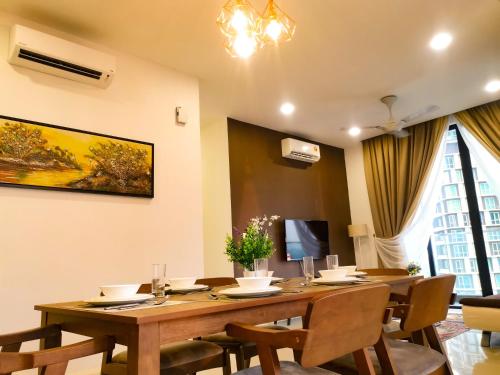 a dining room with a wooden table and chairs at Legoland D'PRISTINE Apartment By TGP in Nusajaya