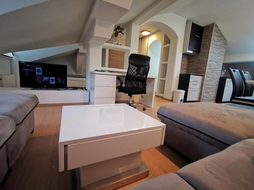 Kuchyň nebo kuchyňský kout v ubytování DB Bled Apartment