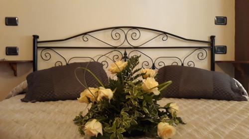 a bed with a bunch of flowers on it at B&B Borgo Cortese in Gavi