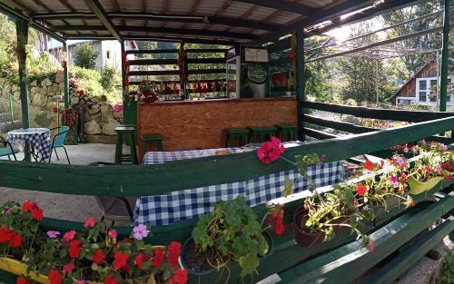 Jardín al aire libre en Apartmani Lazić