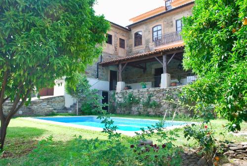 a house with a swimming pool in front of it at Casa de Mendiz in Vale de Mendiz