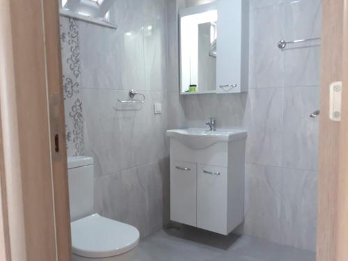 A bathroom at ada kekiği pansiyon