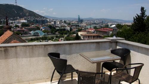 Balcony o terrace sa Hotel New Metekhi