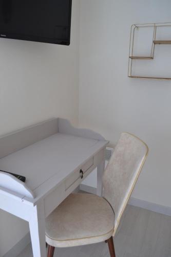Ein Sitzbereich in der Unterkunft Atlantic Hôtel