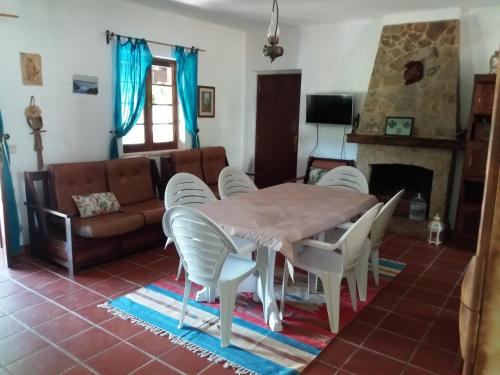 a living room with a table and chairs and a couch at Casa RioTempo + Jangada in Tomar
