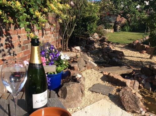 The Hideaway - a charming, unique retreat in Long Ashton, Bristol photo 18