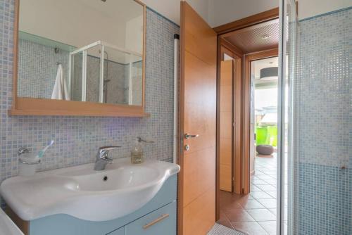 A bathroom at Luxury Apartment