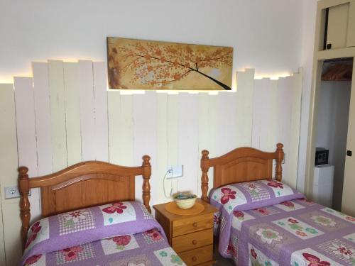 two beds sitting next to each other in a bedroom at L'Olla in Cala Ratjada