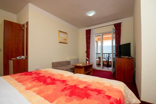 TV a/nebo společenská místnost v ubytování Hotel Adria