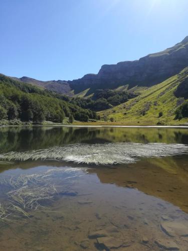 a view of a lake with mountains in the background at Hotel Bristol in Fiumalbo