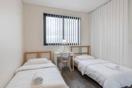 Postel nebo postele na pokoji v ubytování Nice and Clean Apartment with Free Netflix and Parking
