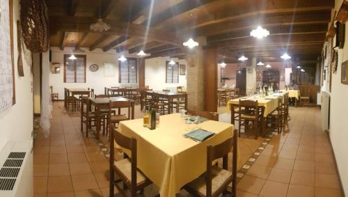 مطعم أو مكان آخر لتناول الطعام في agriturismo AI COLORI